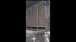 صفحه مشبک بافته شده فلزی تزئینی در فضای باز