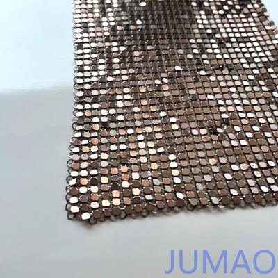 پرده های فلزی درخشنده و مقاوم به خوردگی برای مراسم عروسی و کافه ها مناسب است